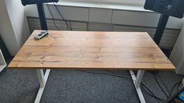 Höhenverstellbarer Steh-Sitz-Tisch