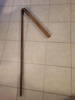 Fléau agricole ancien en bois et cuir