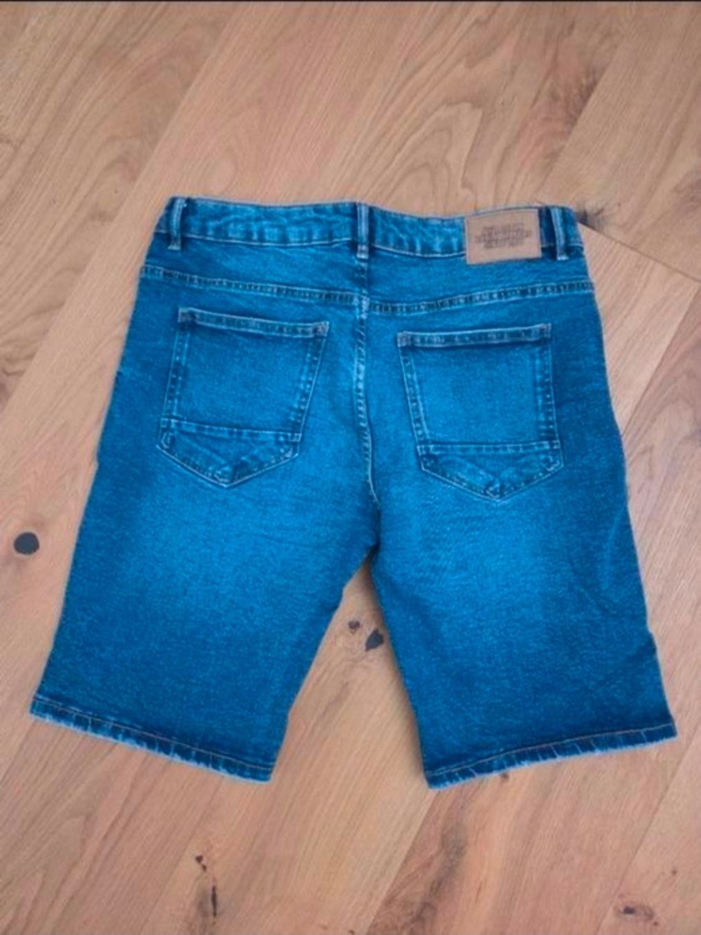 Pull&Bear Jeans: Jeansshorts Pull&Bear blau, Grösse 42, neuwertig – Usato da Wetzikon ZH venduto da mar_8jrl 1