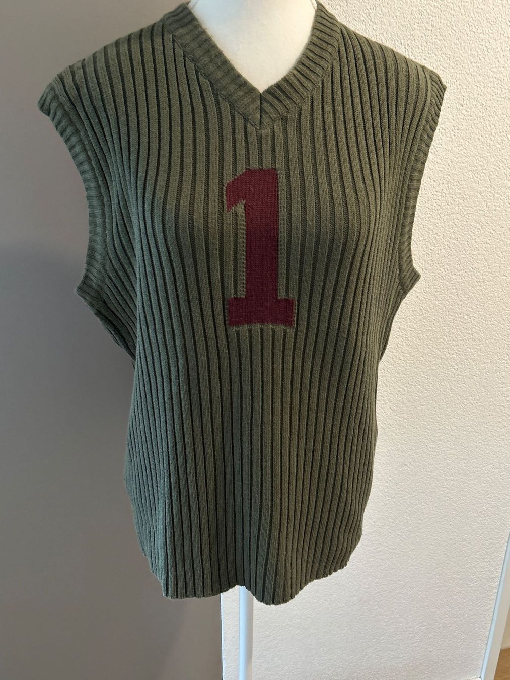 Gilet & Giacche: Strickweste oliv mit Nummer 1 von Knock Out Gr. XL – Usato da Brunnen venduto da Nala2929