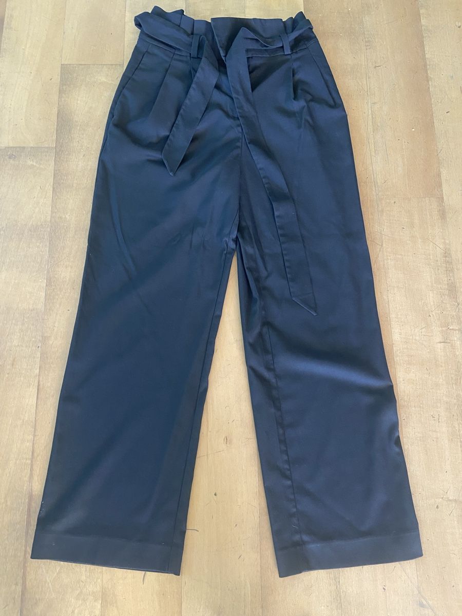 Monki Pantaloni: Pantalon Monki noir, taille 36 – Nuovo (secondo la descrizione) da Pully venduto da Elena042