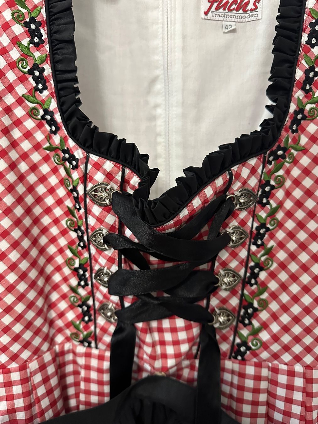 Robes: Dirndl, Grösse 42 mit Bluse – D'occasion à Schaffhausen par lar_wk6h 1