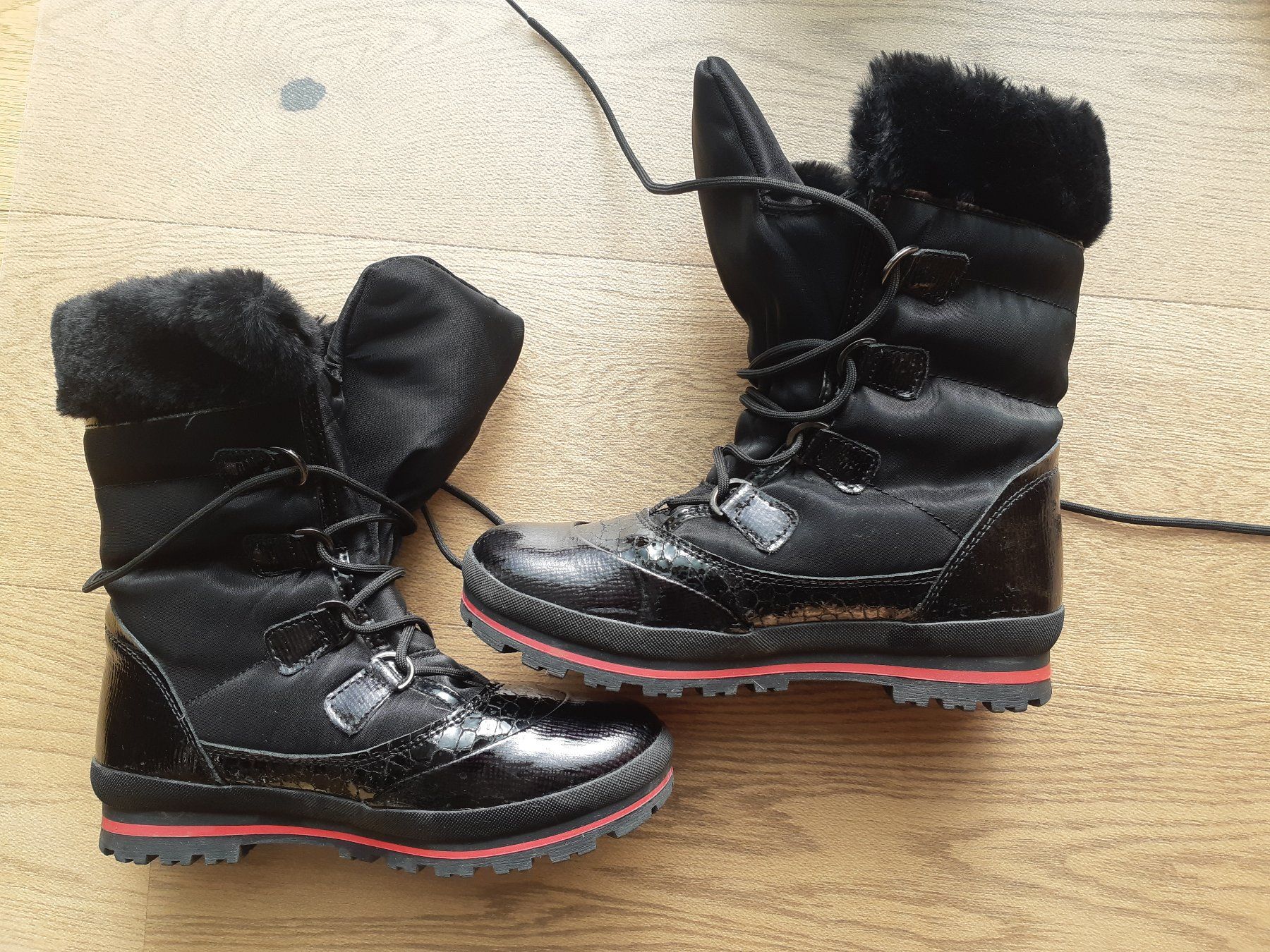 Scarpe da donna: Bottes de neige – Usato da Montreux venduto da kubo 2