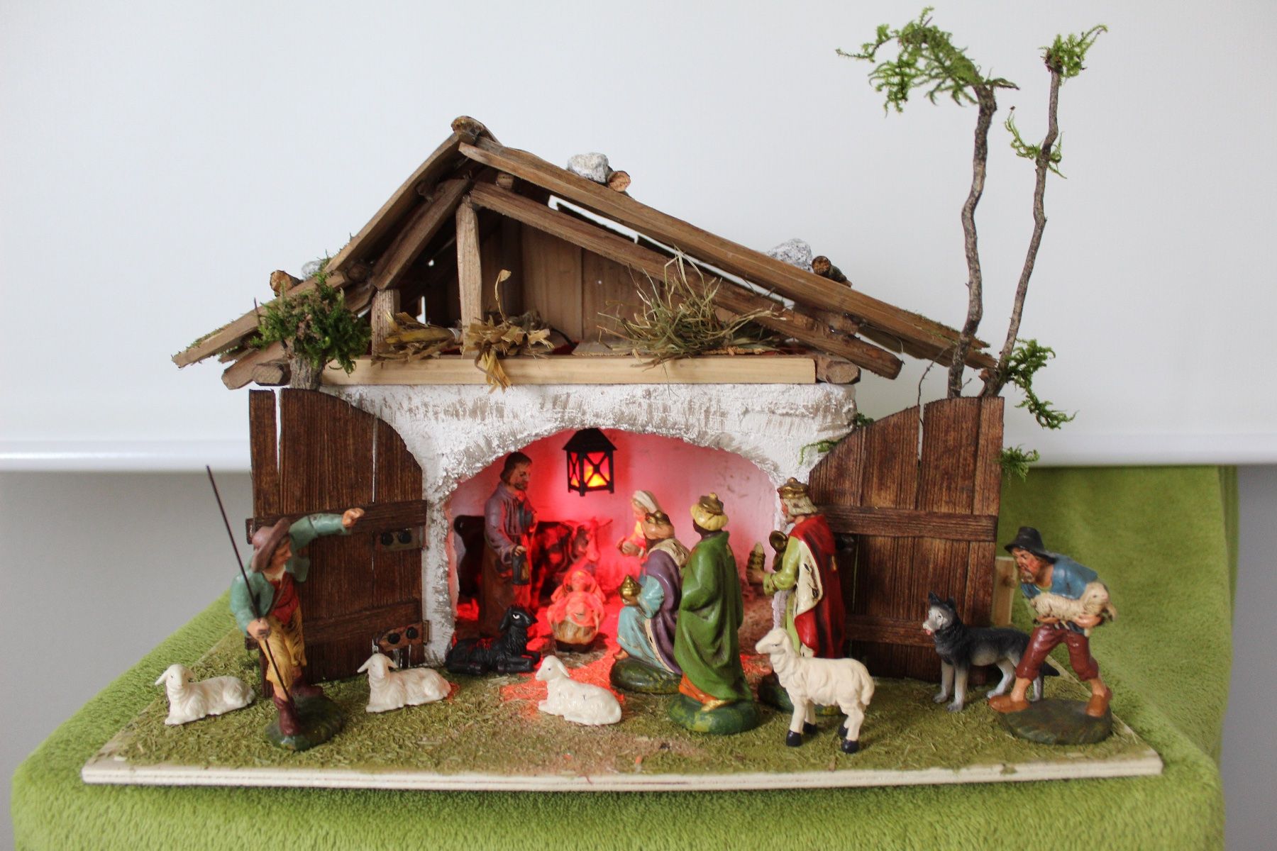 Tutte le decorazioni: Weihnachtskrippe – Usato da Sursee venduto da Santenberg