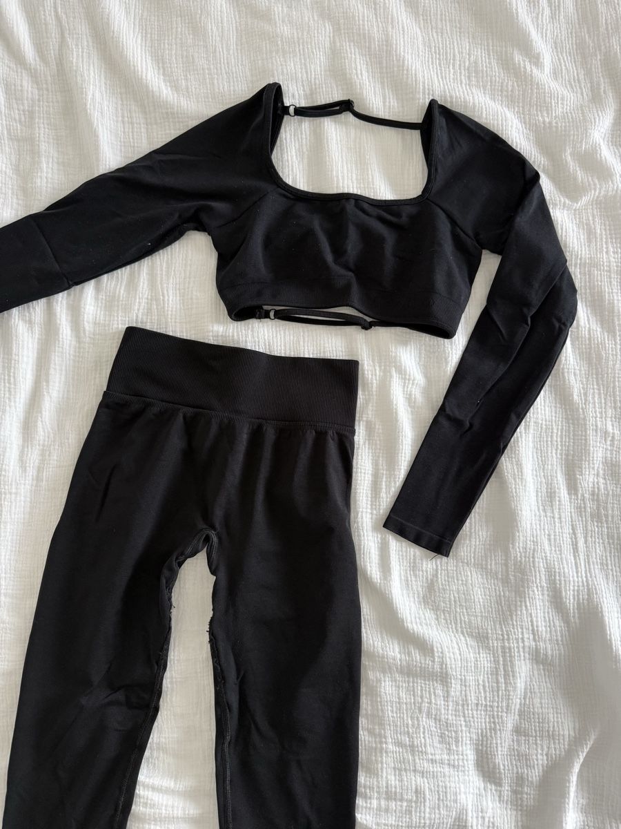 Lots de vêtements: teveo set  – D'occasion à Altikon par borchardt.sara 1