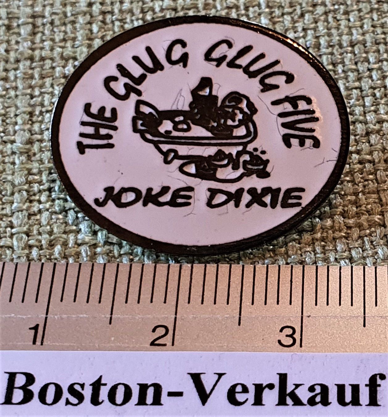 Plaketten & Abzeichen: E069 - Pin The Glug Glug Five Joke Dixie – Gebraucht aus Reinach BL von Boston-Verkauf 1
