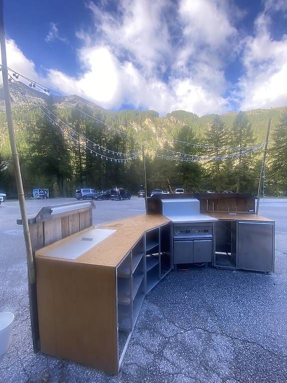 Allestimento di negozi e stand fieristici: Comptoir d'extérieur mobile – Usato da St-Luc venduto da Frannncois 1