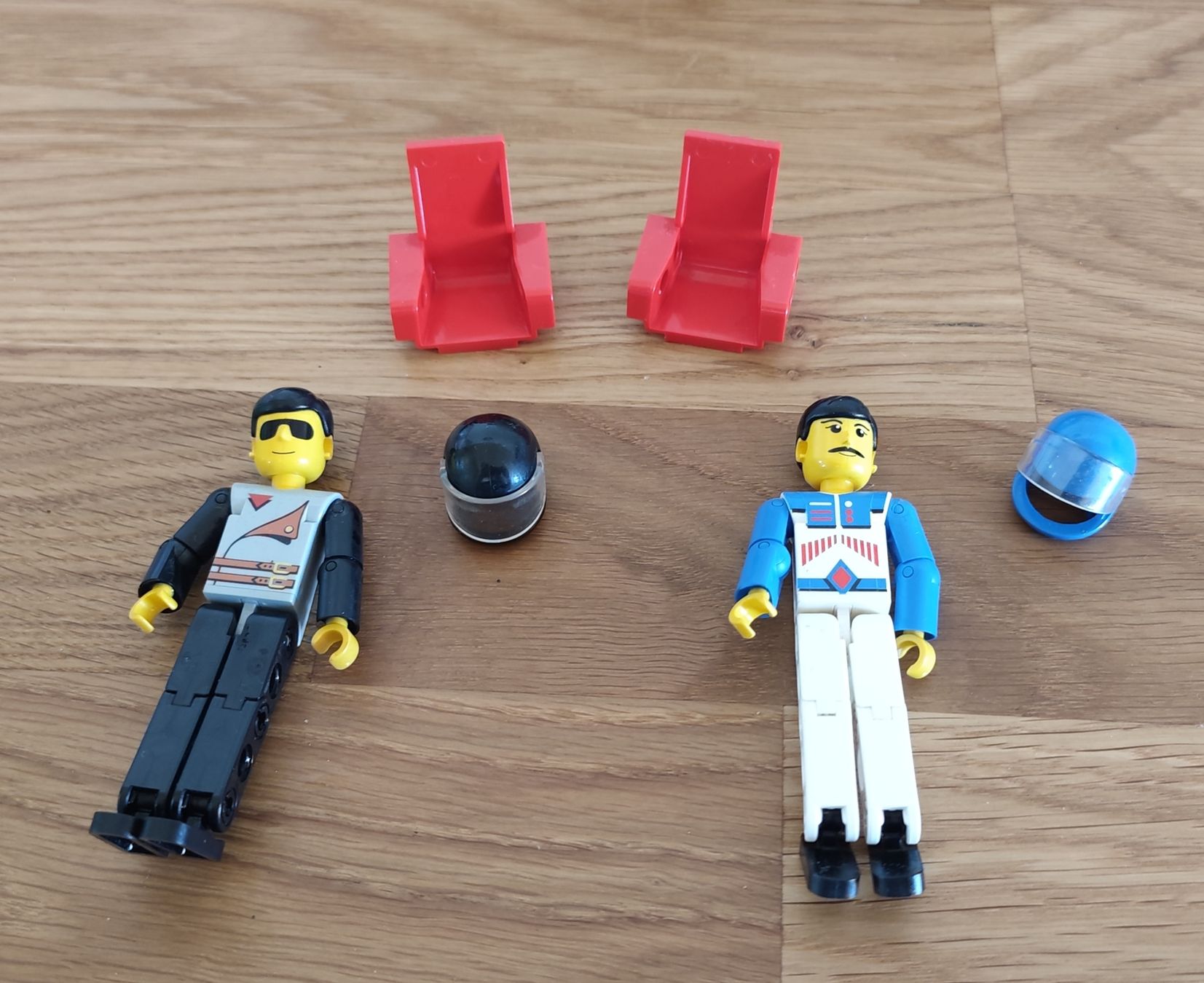 Lego Statuette: Lego Figuren gross – Usato da Etziken venduto da 1400mini