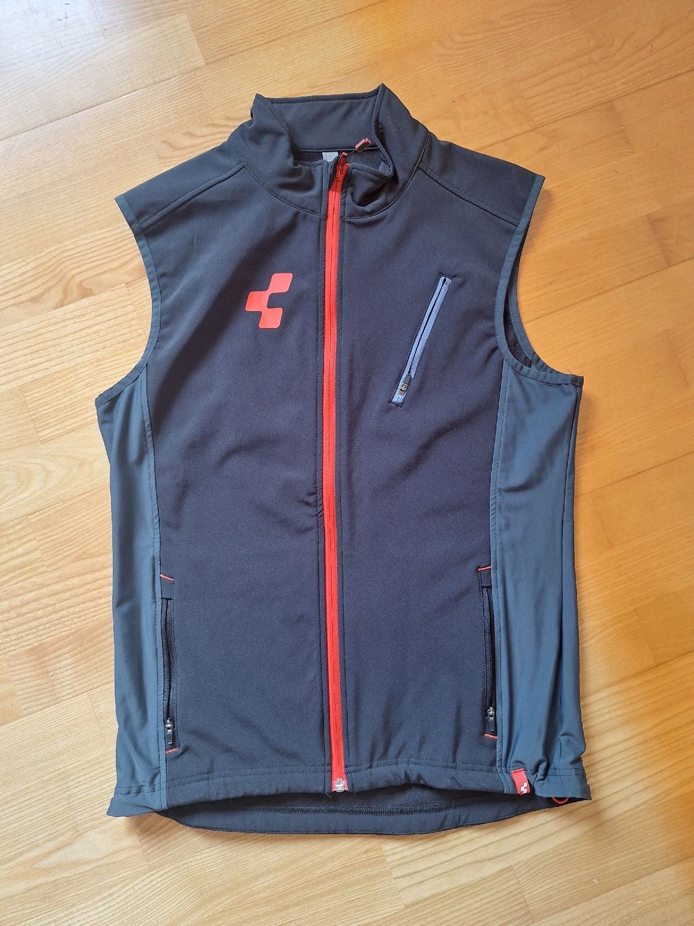 Gilets & Westen: Cube Weste schwarz Grösse S guter Zustand – Neu (gemäss Beschreibung) aus Tamins von ari_c5kp
