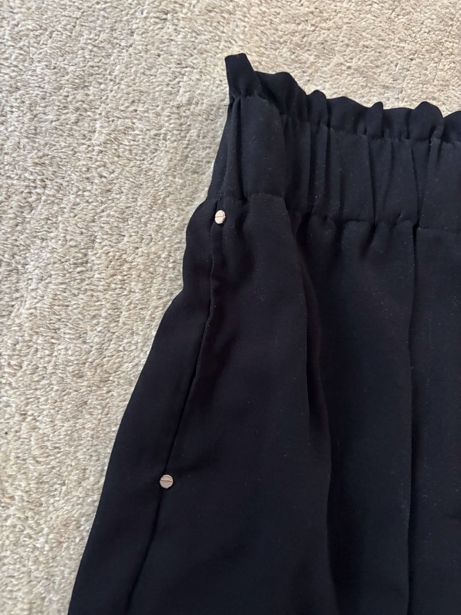H&M Pantaloni: Stoffhosen kurz – Usato da Eggersriet venduto da car_w5cl 3
