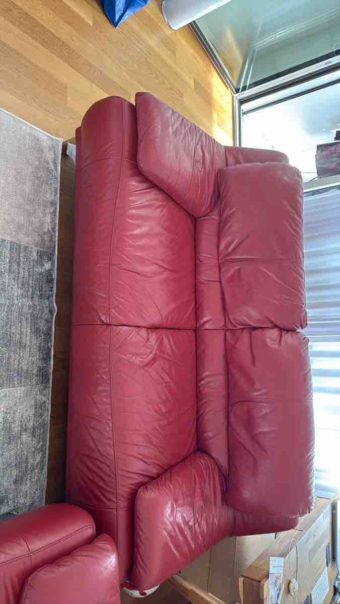 Divani: Sofa Leder rot 2-Sitzer gebraucht – Usato da Luzern venduto da Hotigzim