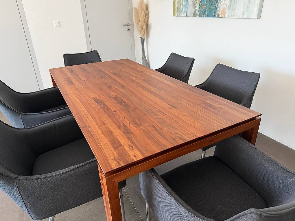 Pfister Tavoli: Massiver Esstisch Nussbaum – Usato da Gossau SG venduto da Tamce 1