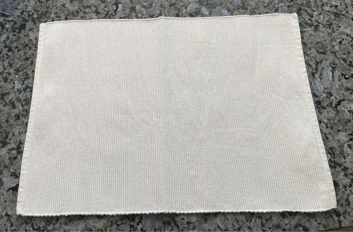 Set di tavolo e panche: Tischset / Platzset weiss 6 Stück – Usato da Thun venduto da Jimmuli 2