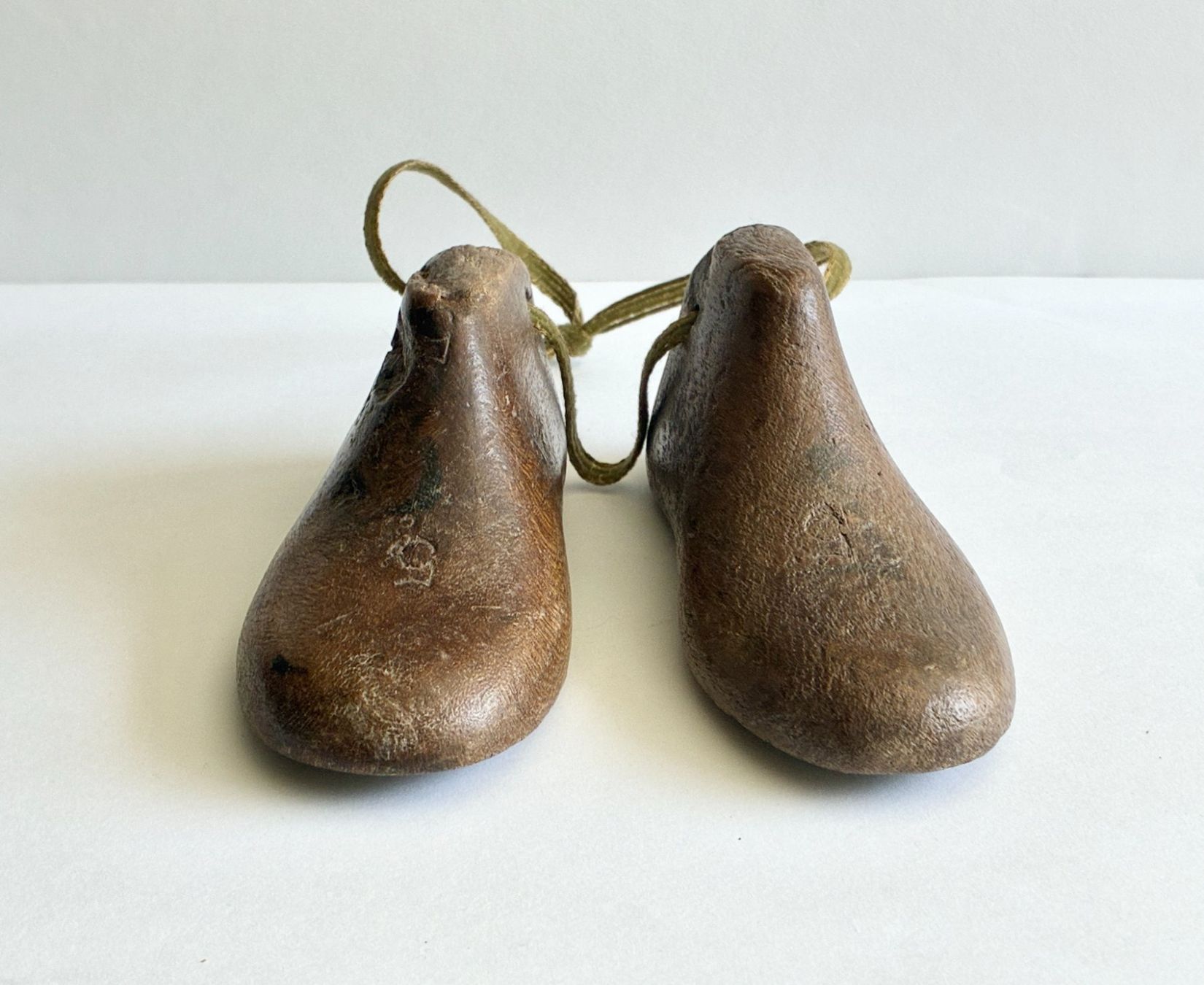 Scarpe per ragazzi: Antike Kinder Holzschuhleisten No.5 – Usato da Kloten venduto da Nephty 6