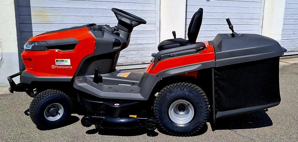 Husqvarna Tondeuses à gazon: Rasentraktor Husqvarna TC220T – Neuf avec emballage d'origine à St. Gallen par BGT02 1