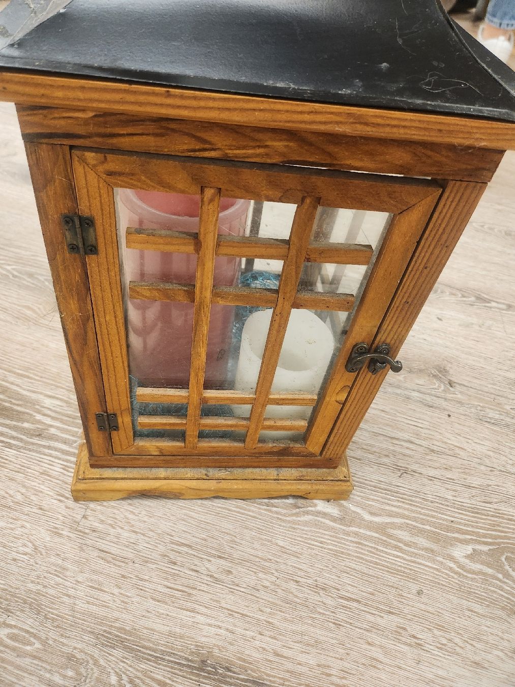 Lanterne: Stilvolle Holzlaterne mit Glas – Difettoso da Niederurnen venduto da Ghost.recon 5