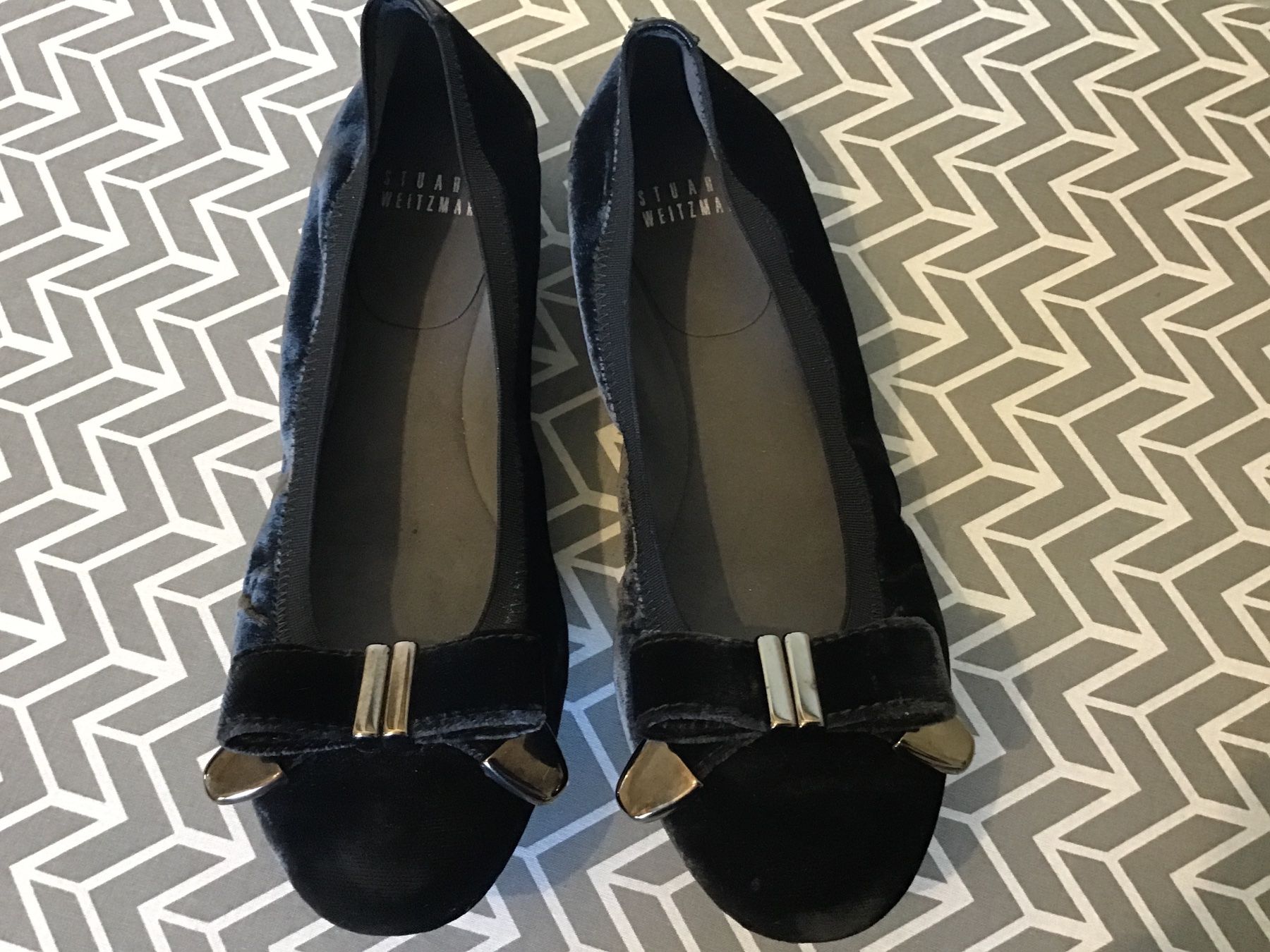 Stuart Weitzman Scarpe da donna: Stuart Weitzman Samt Ballerinas, Schwarz, Grösse 36.5 – Nuovo (secondo la descrizione) da Glattfelden venduto da ire_w6h2