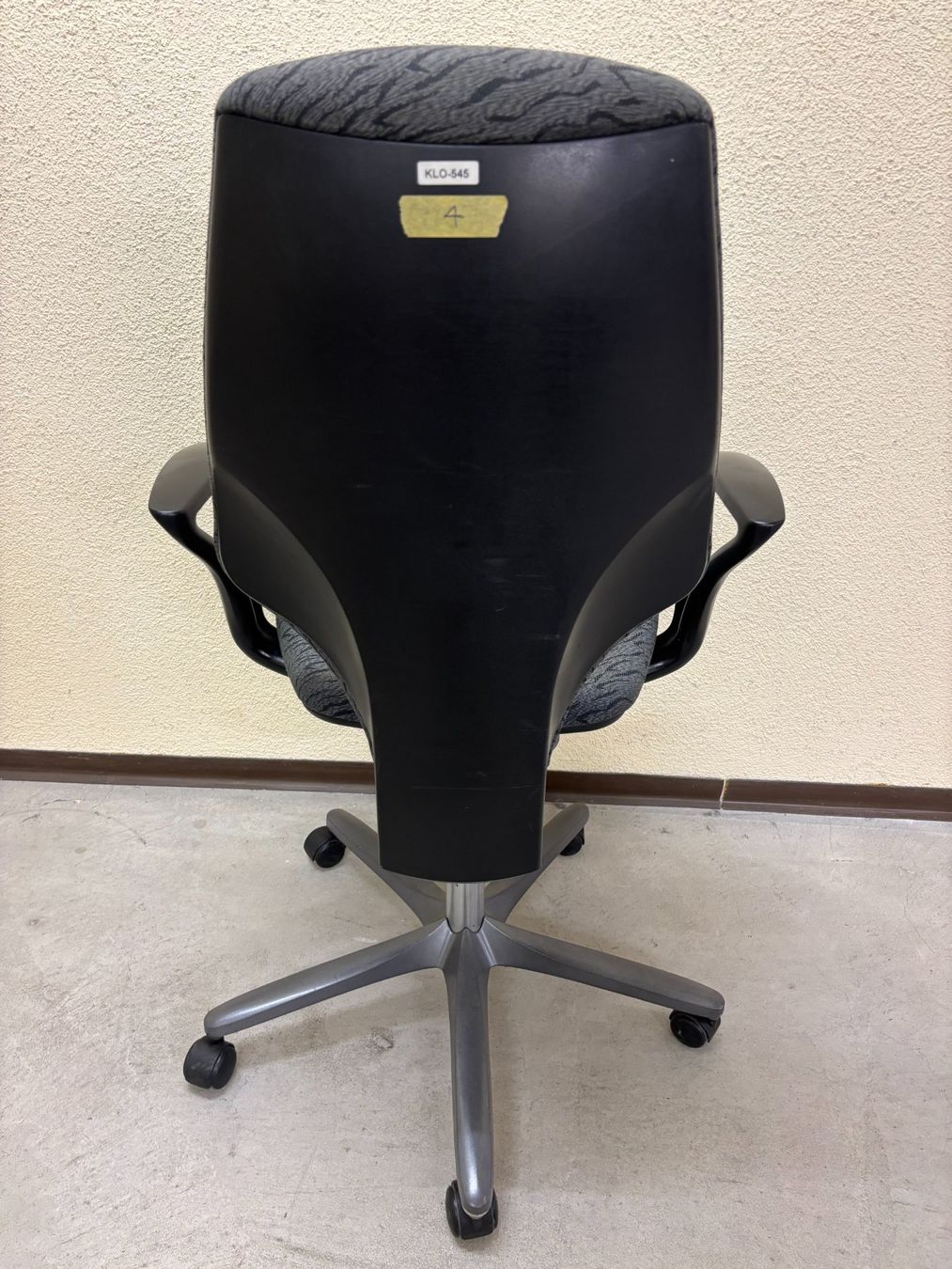 Giroflex Chaises: Bürostuhl Giroflex 64 – D'occasion à Hinwil par fac_688b 4