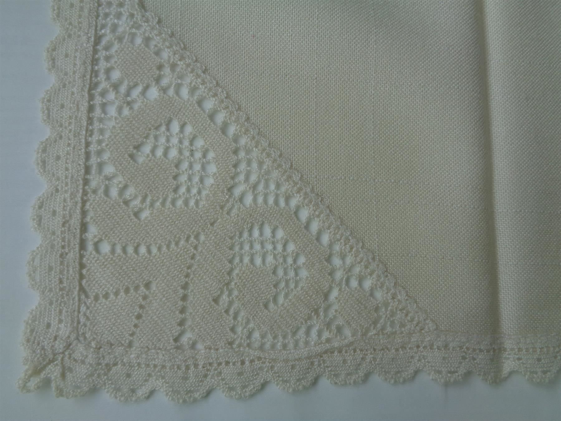 Decken: Tischdecke beige 79x79 cm. Polyacryl – Gebraucht aus Chur von omonia 2