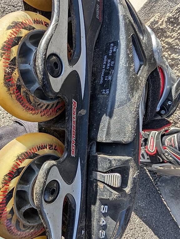 Inline-Skating & Rollschuhe: Patins à roulettes Rollerblade 33-36.5 – Gebraucht aus La Chaux-de-Fonds von Mcleonita 1
