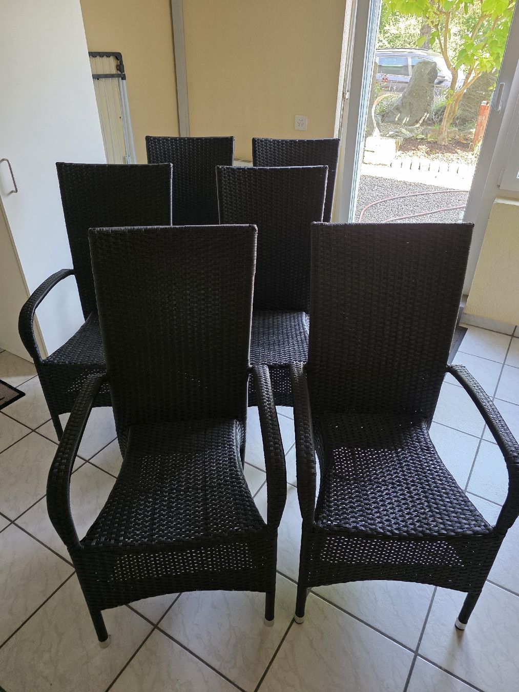 Chaises: 6 Stühle Polyrattan schwarz Stapelbar – D'occasion à Alberswil par mario889