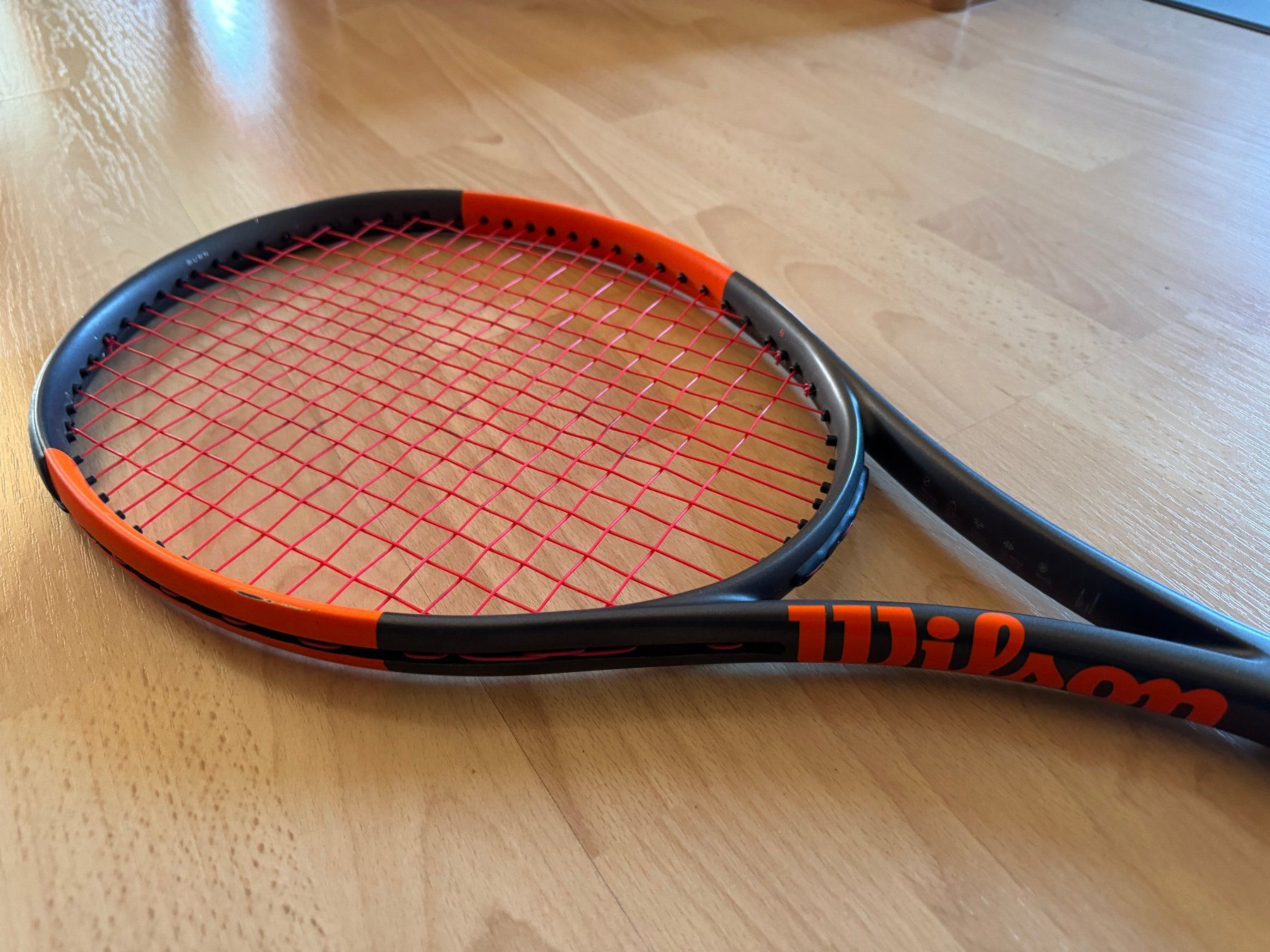 Wilson Racchette: Tennisschläger Wilson Burn 100, v2.0 – Usato da Rapperswil SG venduto da Nutsynut123