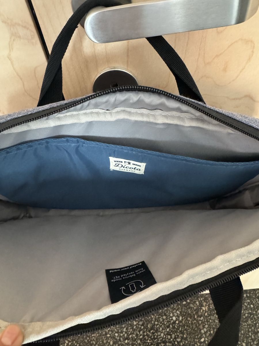 Taschen: Dicota Laptop bag – Gebraucht aus Zürich von gva_r9gs 1