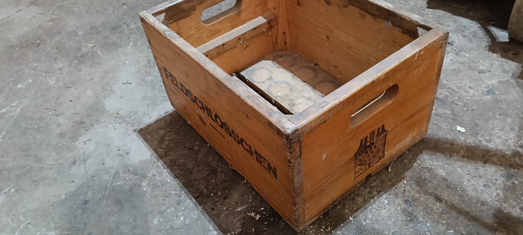Casse di vino e birra: Feldschlösschen Bierkiste antik – Usato da Grüningen venduto da BD02 2