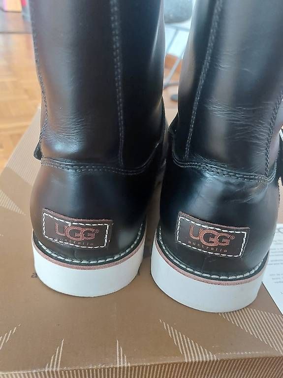 Ugg Scarpe da uomo: UGG M CARNERO 3243 M/BLK Herren – Usato da Bremgarten AG venduto da marcelbu62 1