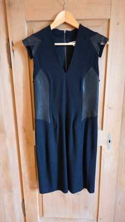 Etuikleid Helmut Lang l schwarz mit Lederapplikationen l Gr.