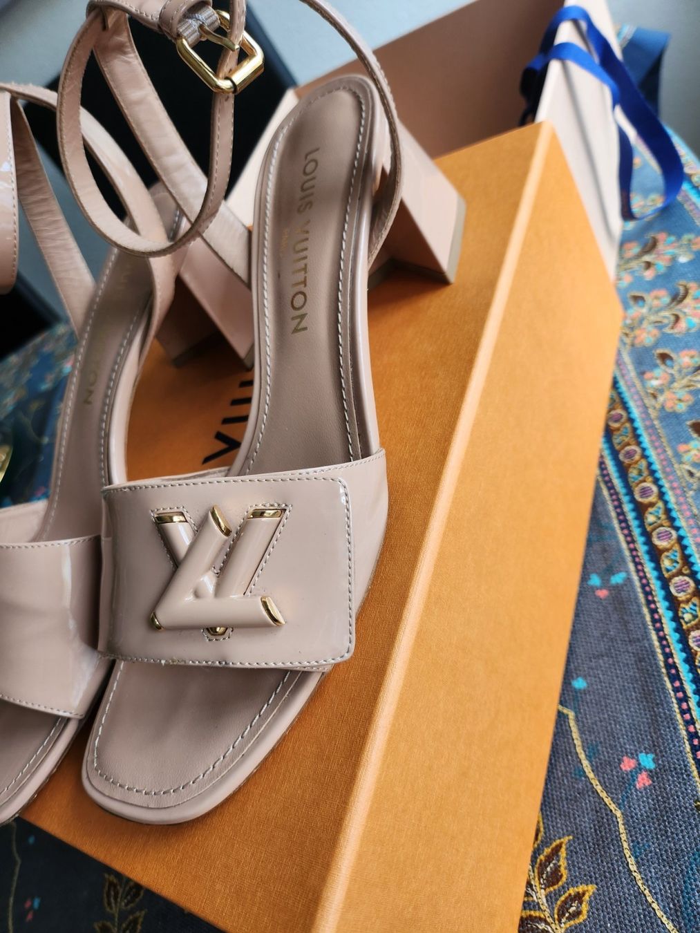 Louis Vuitton Scarpe da donna: Louis Vuitton ,  Sandaletten. Gr 40 – Usato da Dietikon venduto da Oxana01 1