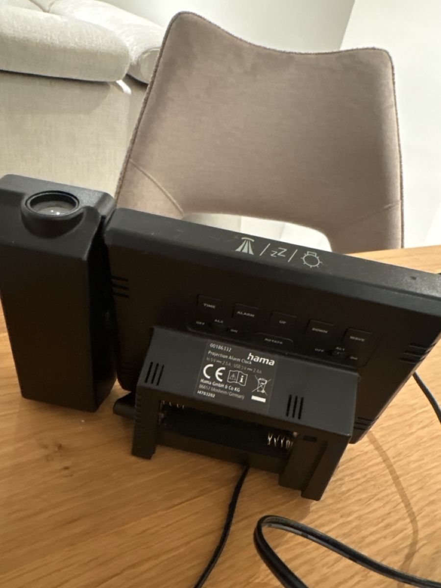 Sveglie: Digitaler Wecker mit Laserfunktion Baterie/Stecker – Nuovo (secondo la descrizione) da Zürich venduto da alivasalli 2