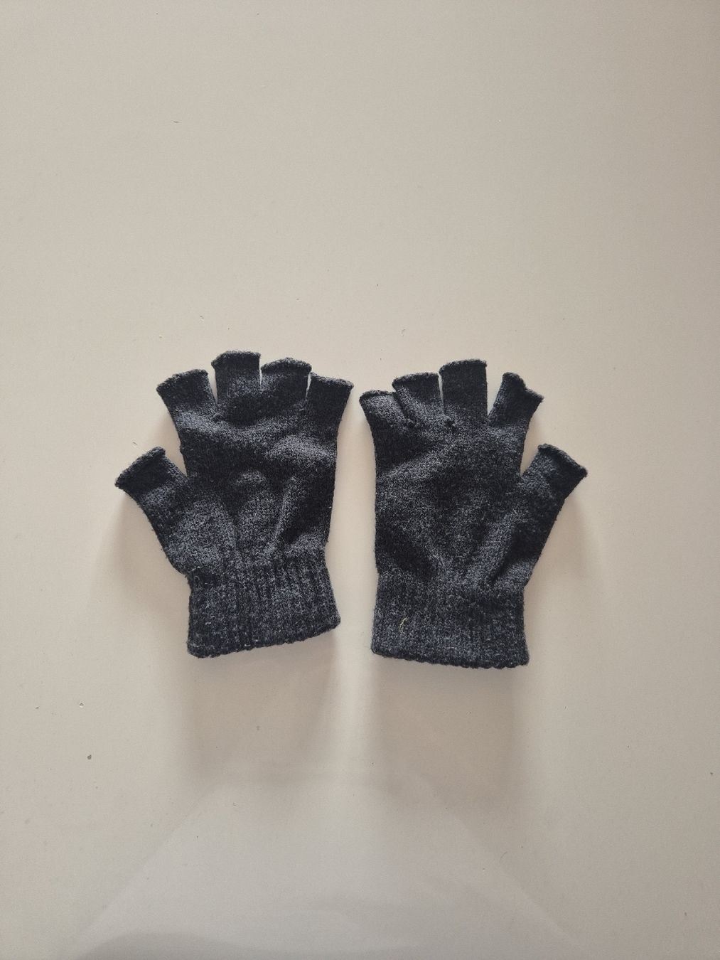 Guanti & manicotti: Warme, gestrickte Fingerhandschuhe – Usato da Schenkon venduto da 1996234 1