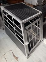 Hundebox aus Aluminium, Boden beschädigt