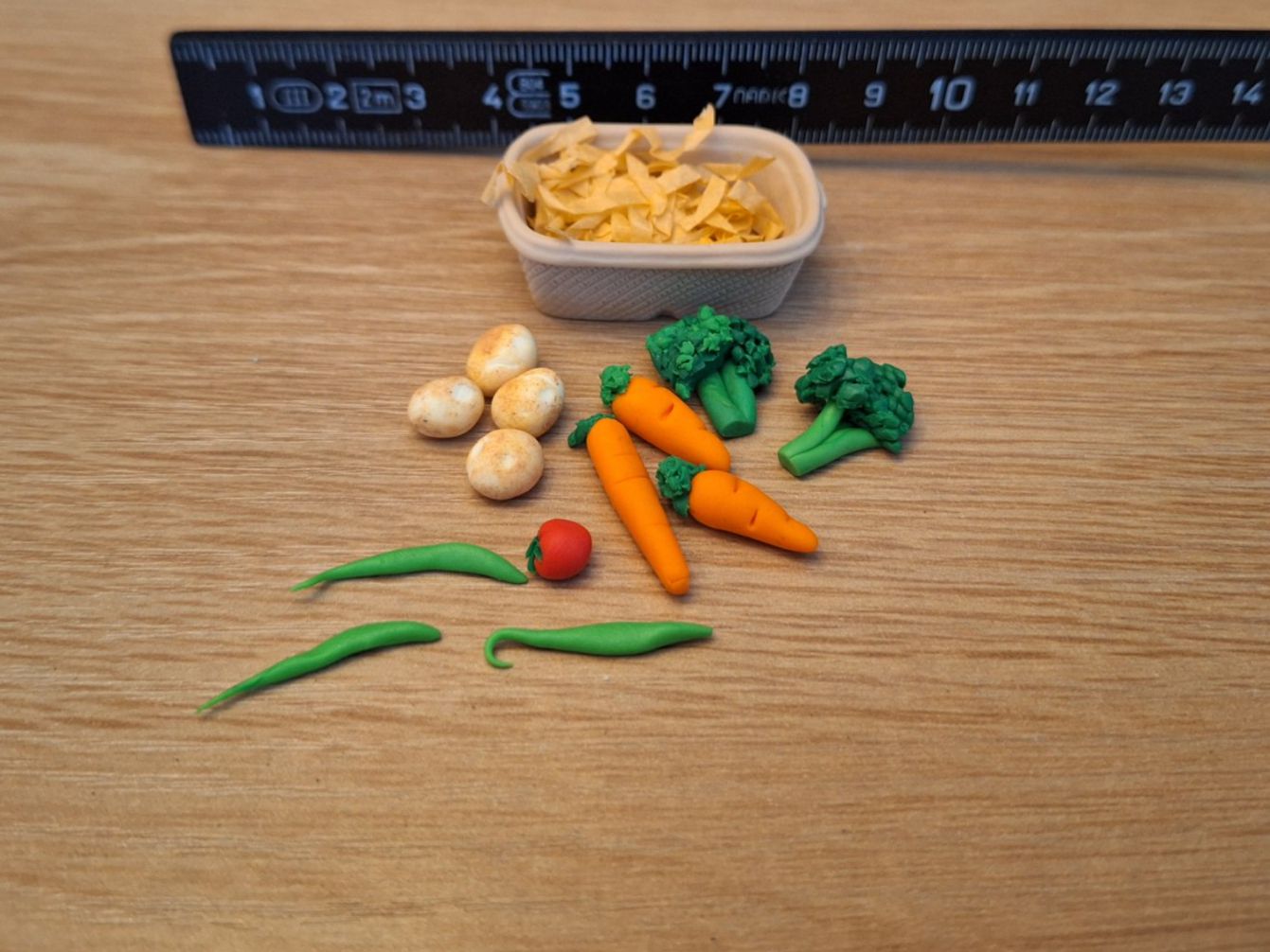 Case e mobili per bambole: Handmade Gemüsekiste, Broccoli, Bohnen – Nuovo (secondo la descrizione) da Zürich venduto da HandmadeTinyFood 1