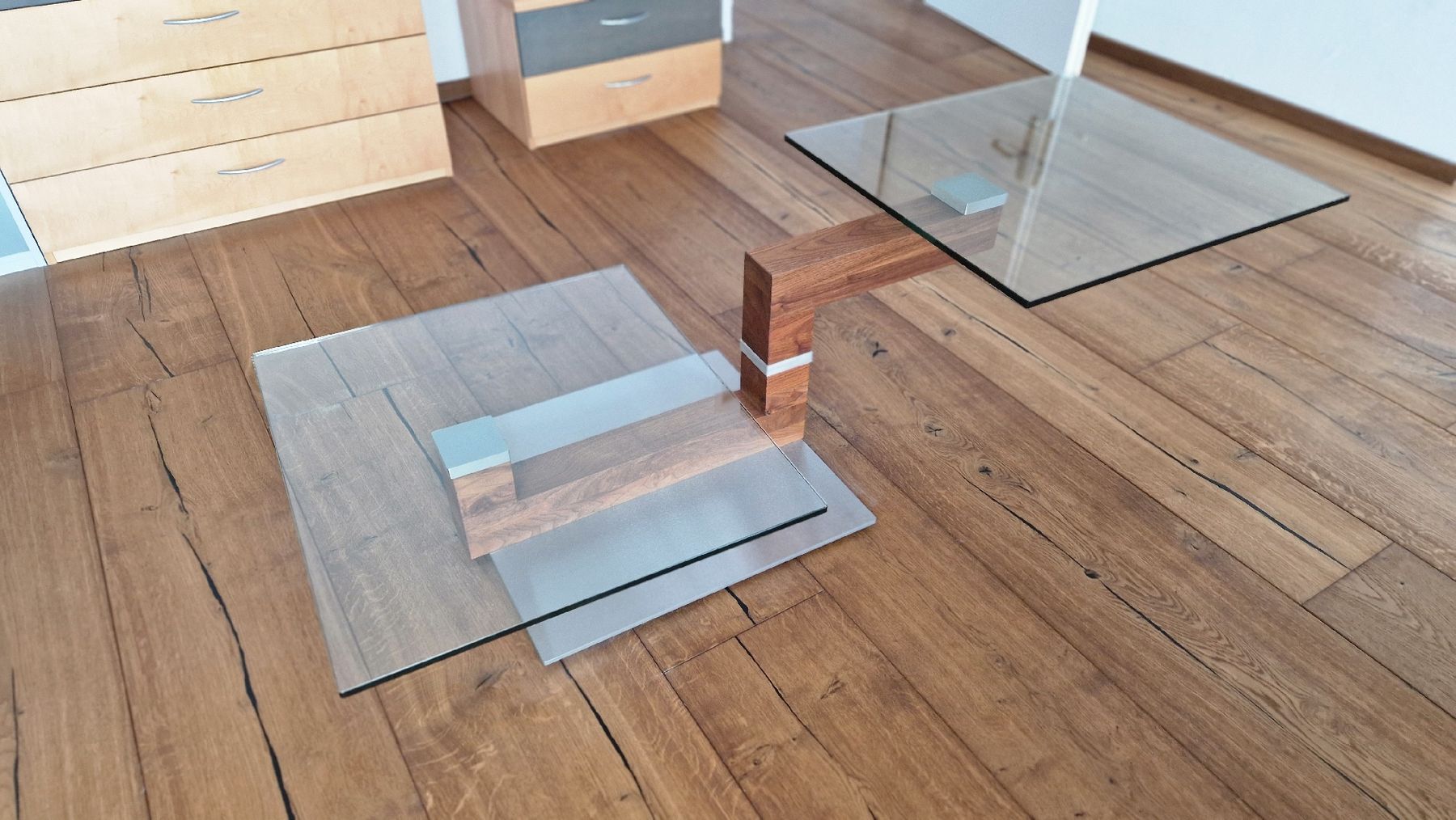 Tavoli: Moderner Glastisch mit Holzfuss, Top Zustand! – Nuovo (secondo la descrizione) da Obfelden venduto da Bea26 2