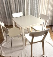 Tisch weiss - Masse 75 x 75  cm - mit 4 Stühlen