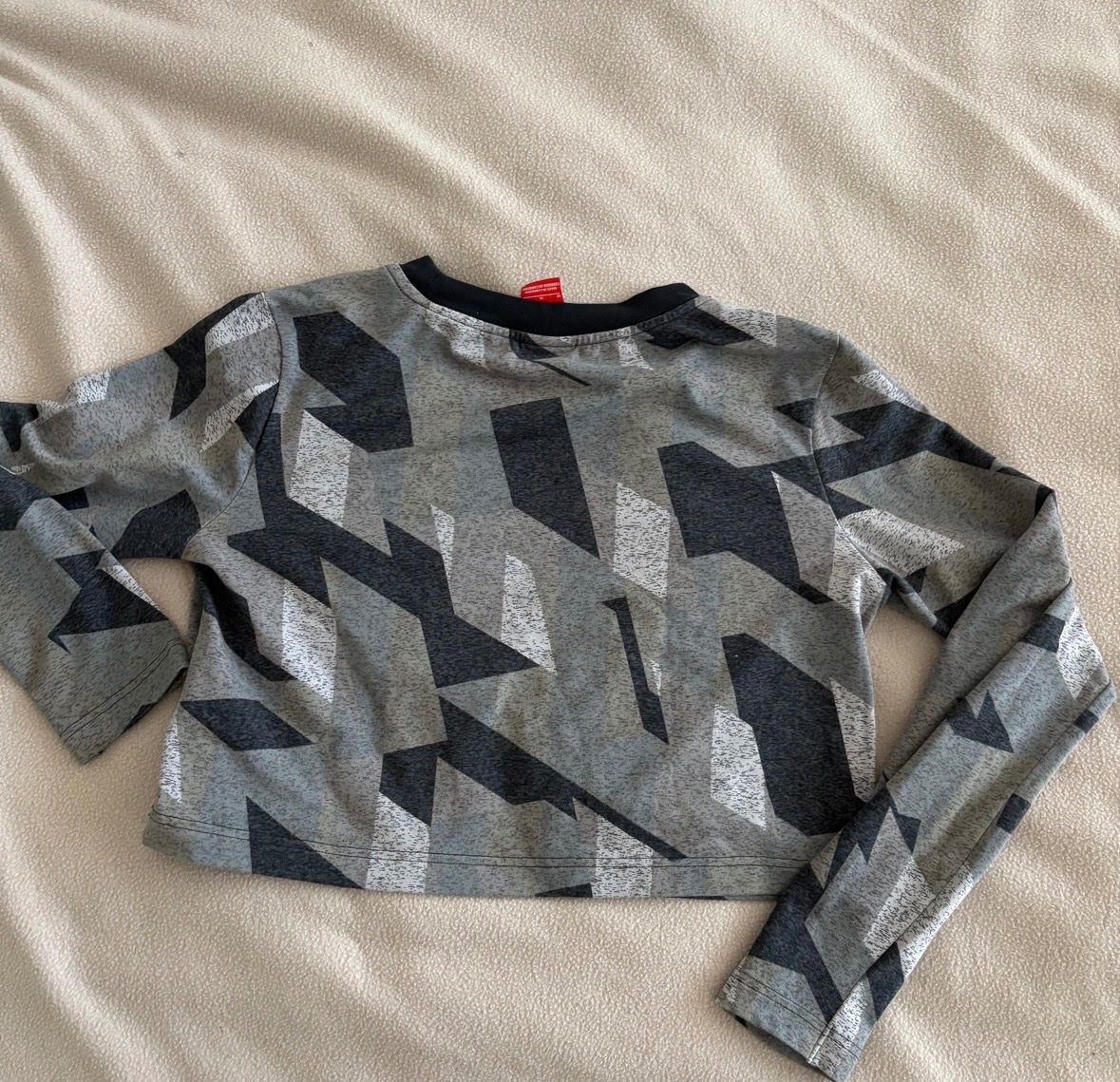 Nike Pullover & Sweatshirts: pull nike cropped – Gebraucht aus Montreux von m.mlkstn 5