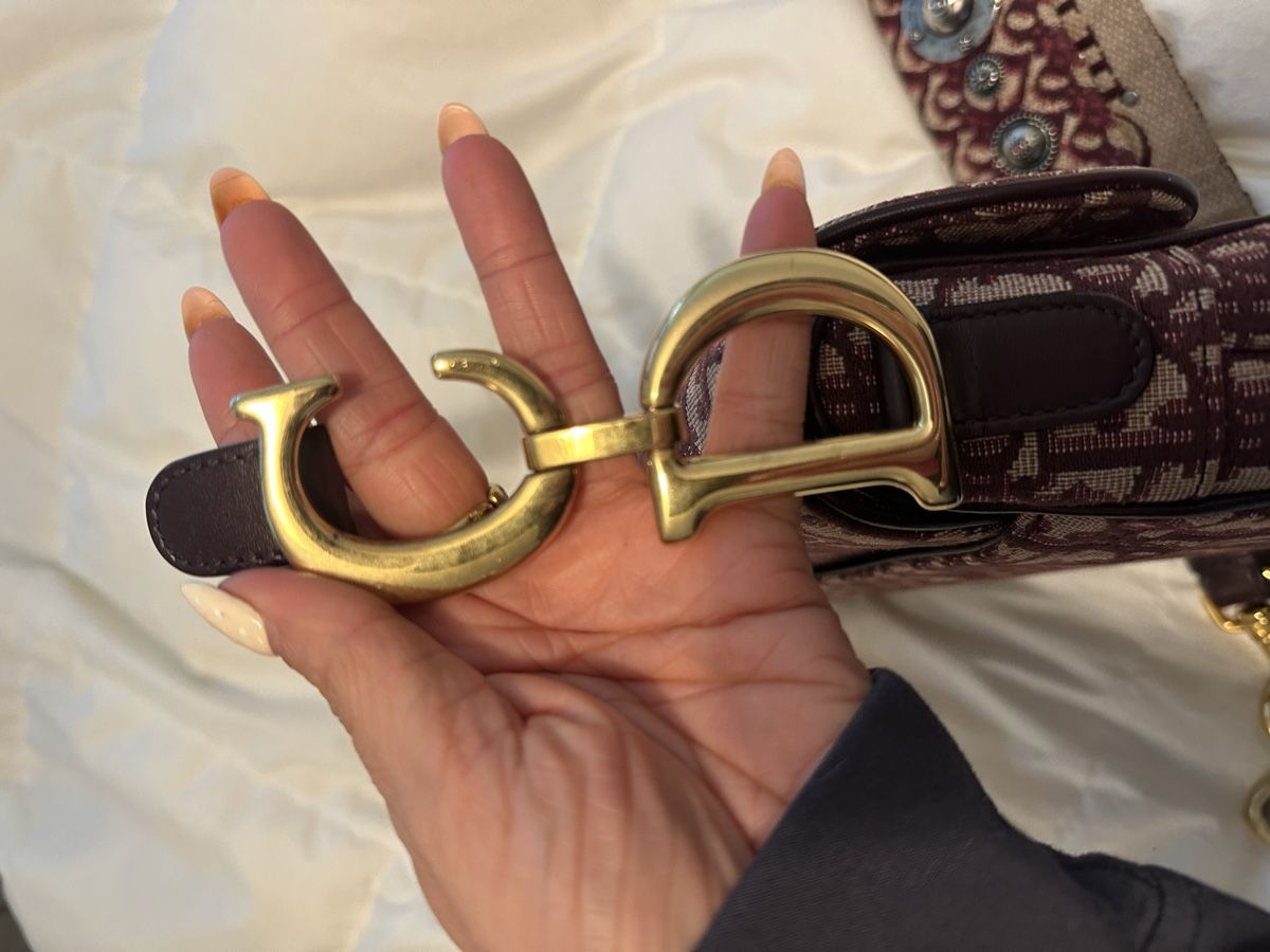 Dior Borse da donna: Dior Saddle Bag Bordeaux mit Strap - Neuwertig! – Nuovo (secondo la descrizione) da Küssnacht am Rigi venduto da lea_9qml 2
