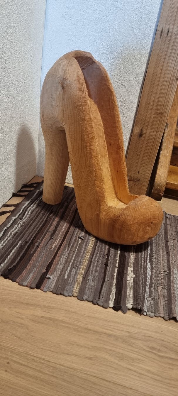 Sculture & Statue: Unikat Handgeschnitzter Highheel aus Holz – Nuovo (secondo la descrizione) da Heiden venduto da Butterflylady