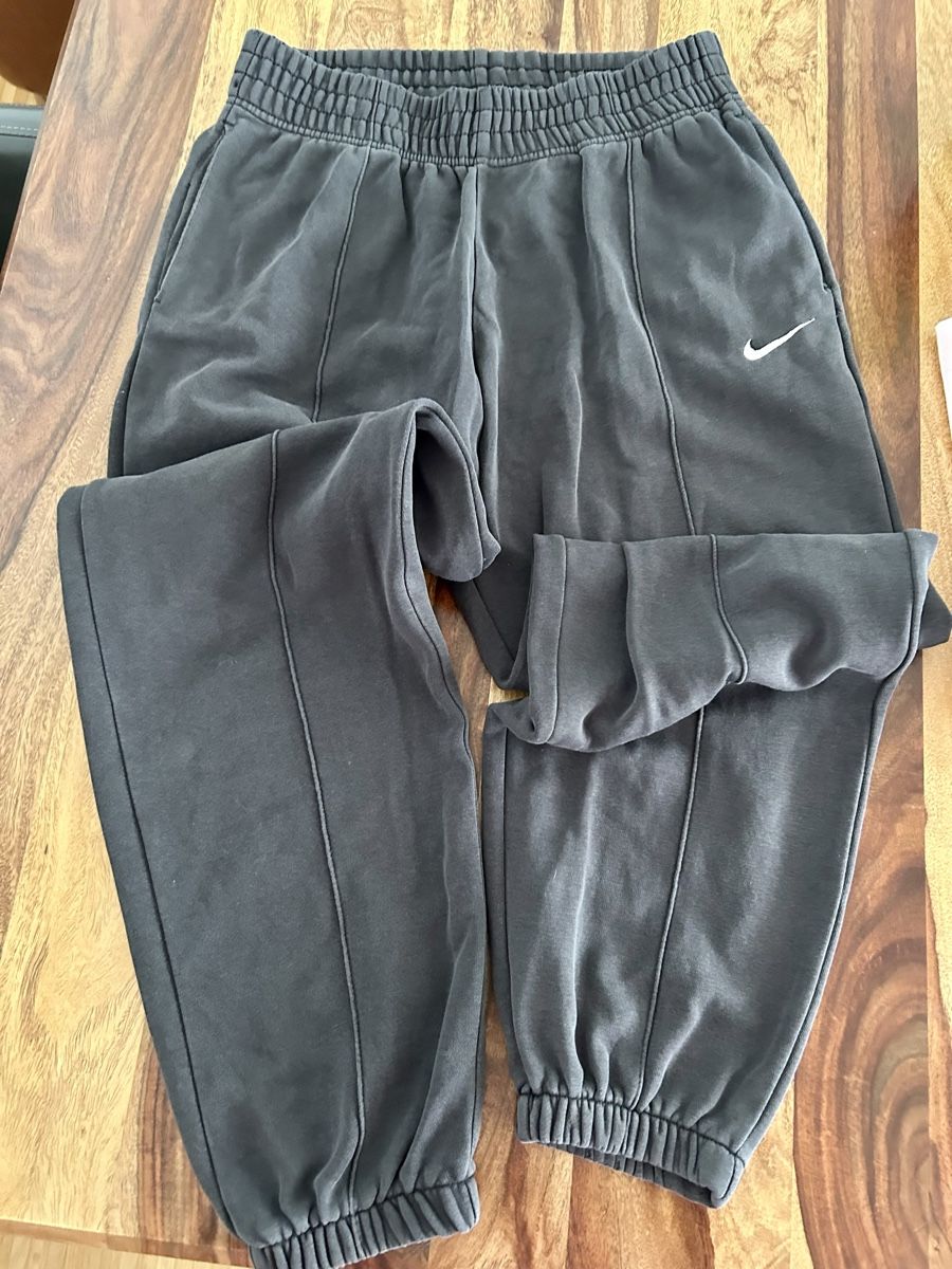 Nike Hosen: Trainerhose Nike schwarz – Gebraucht aus Zürich von ann_5b6d 1
