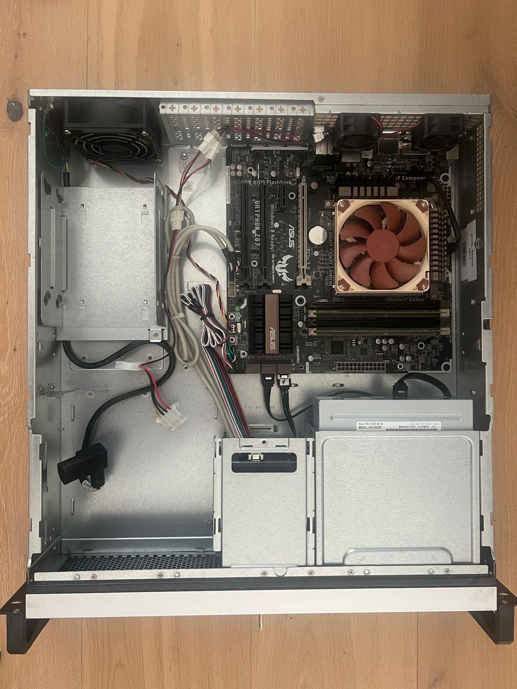 Intel Server: Kleiner Home Server Intel CPU 8GB RAM 120GB SSD – Usato da Oftringen venduto da elnino22