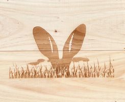 Osterhase auf Holz graviert