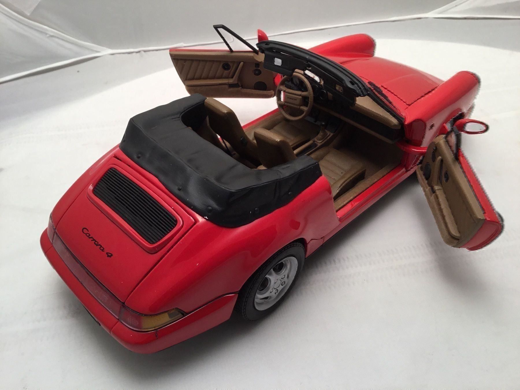 Porsche Modellini d'auto: Porsche 911 Carrera 4 Cabriolet – Nuovo e nell'imballaggio originale da Erlenbach im Simmental venduto da Model_box 5