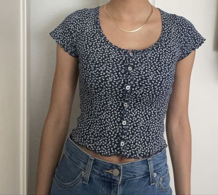 Brandy Melville T-Shirt navy dunkelblau Blumenmuster Gr. XS