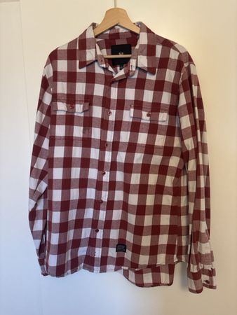Chemise à carreaux rouge et blanche, taille L, très bon état