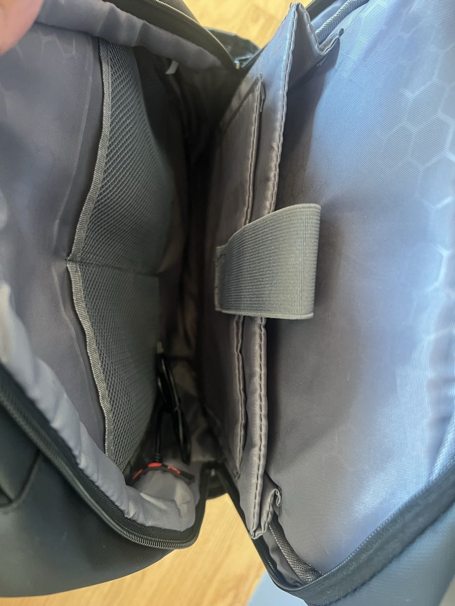 Zaini: Backpack grey USB port very good condition – Nuovo (secondo la descrizione) da Wädenswil venduto da puh_n8wy 4