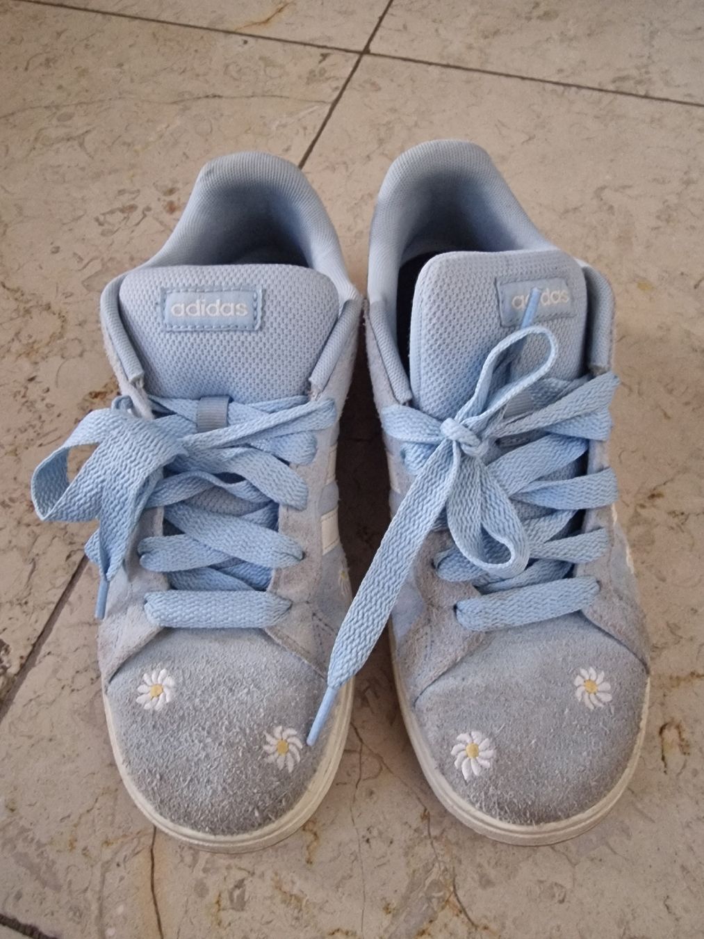 Adidas Chaussures filles: Adidas Sneakers – D'occasion à Köniz par nicolegru 3