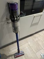 Dyson V11 Absolute Extra Akkusauger + viel Zubehör