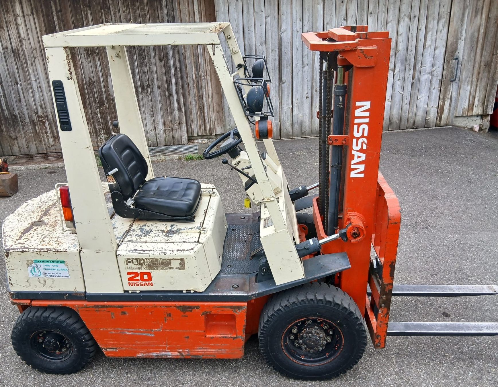 Nissan Carrelli elevatori e a forche: Gabelstapler NISSAN 20 – Usato da Fischingen venduto da nat_9qn7